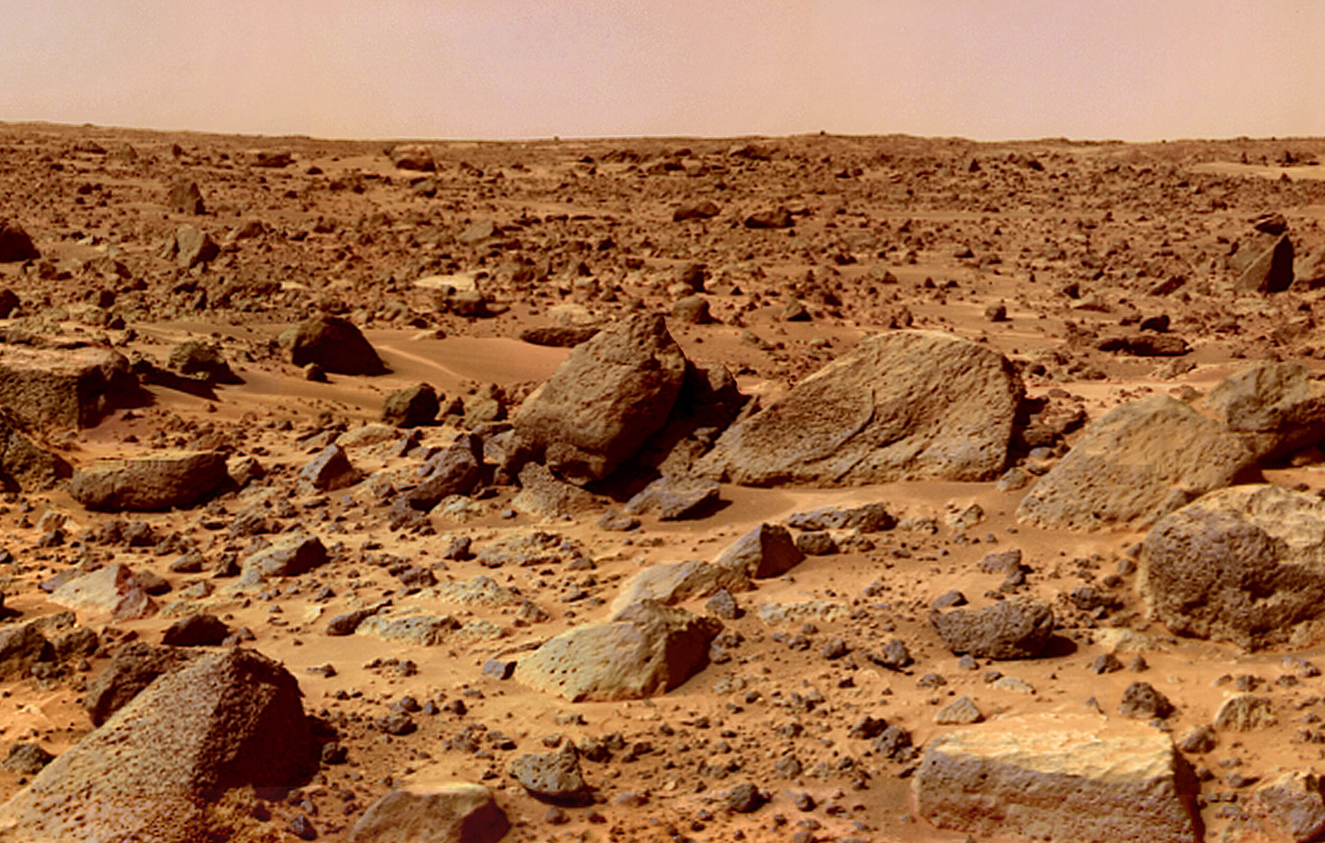 Photo of rock-strewn surface of Mars, imaged by Mars Pathfinder